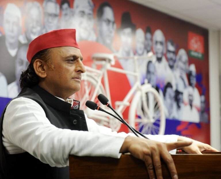 लखनऊ में अखिलेश यादव का भाजपा पर तीखा हमला, 2027 चुनाव को लेकर कार्यकर्ताओं को दिया मंत्र